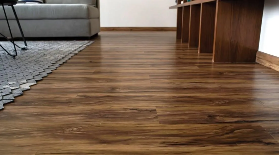 Piso de madera en una estancia